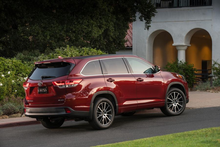  Toyota Highlander SE 2016 года  (фото 10 из 16)